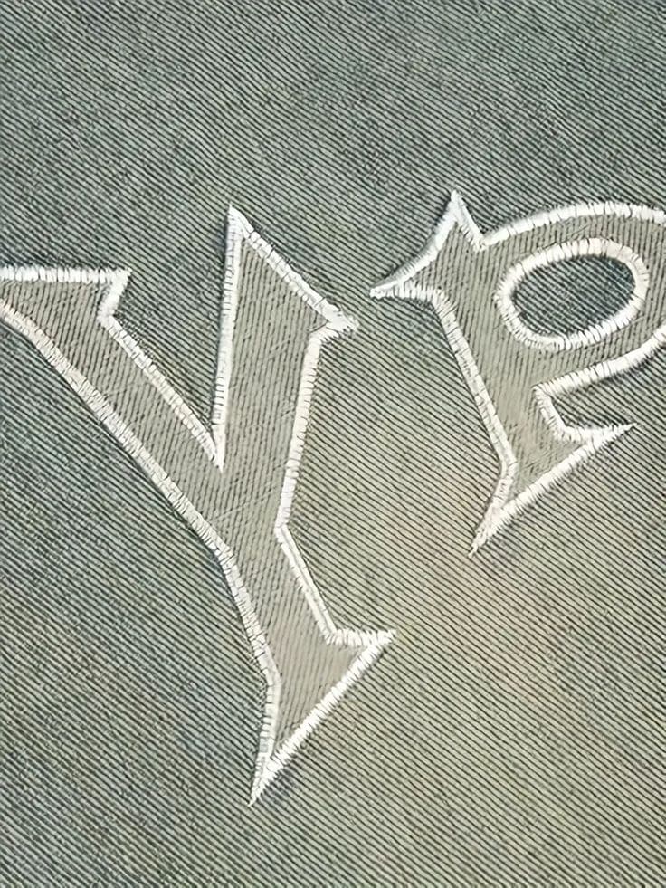 Y2k Vintage Style Distressed Jeans - Image 2